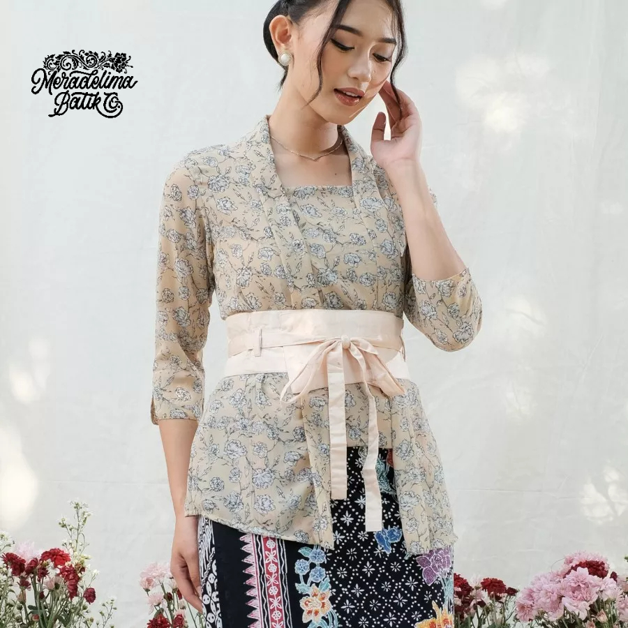 Kebaya Kutubaru Adelia Lengan 7/8 Meradelima Sifon Cream