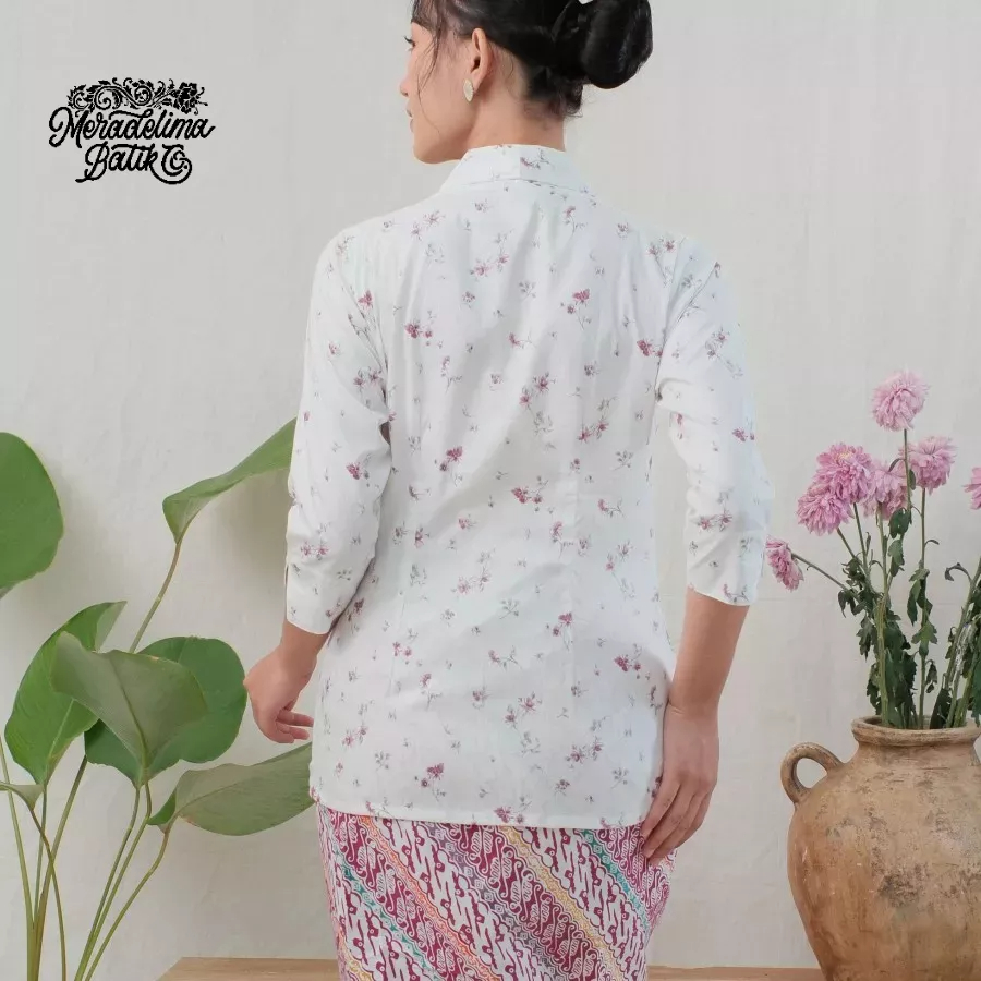 Kebaya Kutubaru Clarris Lengan 7/8 Meradelima Katun Putih Ungu