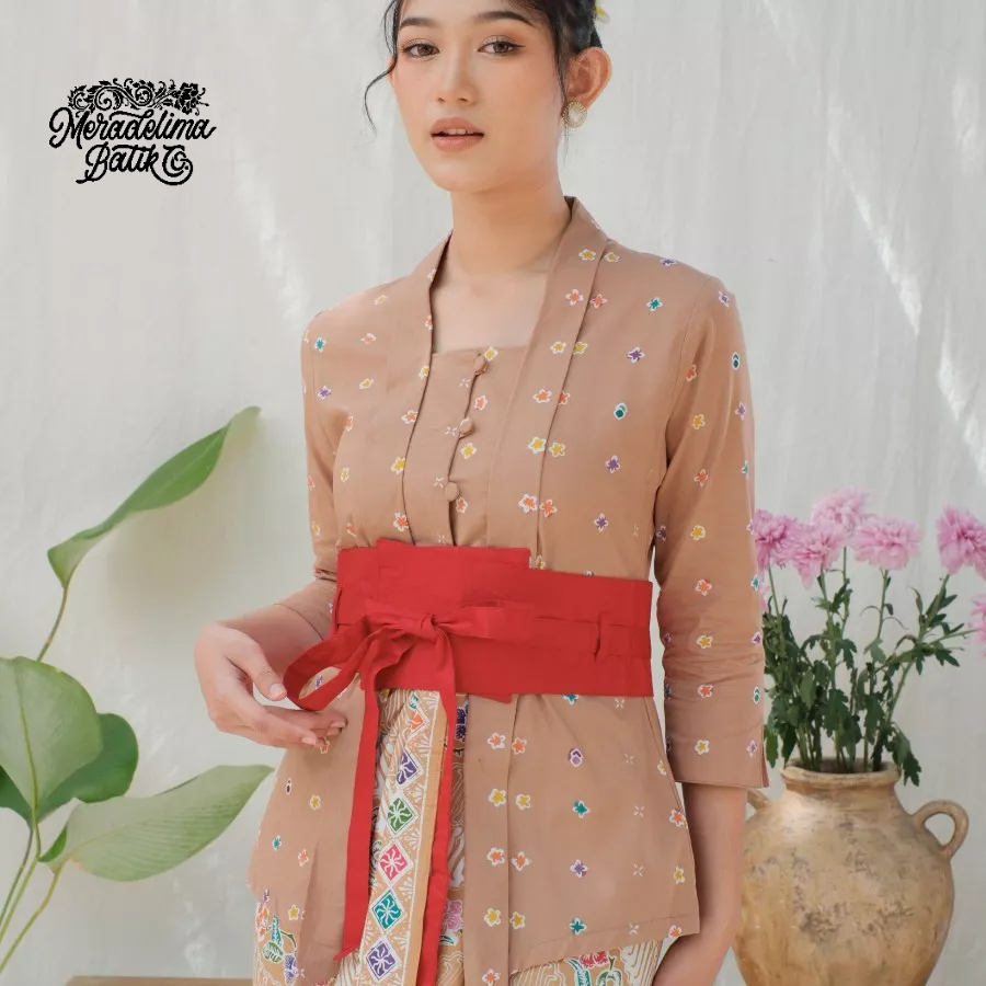 Kebaya Kutubaru Etnik Jasmine Lengan 7/8 Meradelima Katun Cokelat