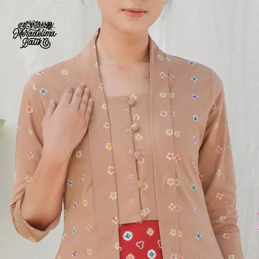 Kebaya Kutubaru Etnik Jasmine Lengan 7/8 Meradelima Katun Cokelat