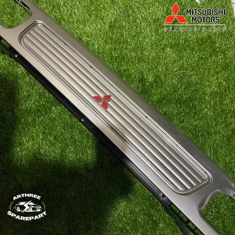 Grill Mitsubishi T120ss Minibus Original