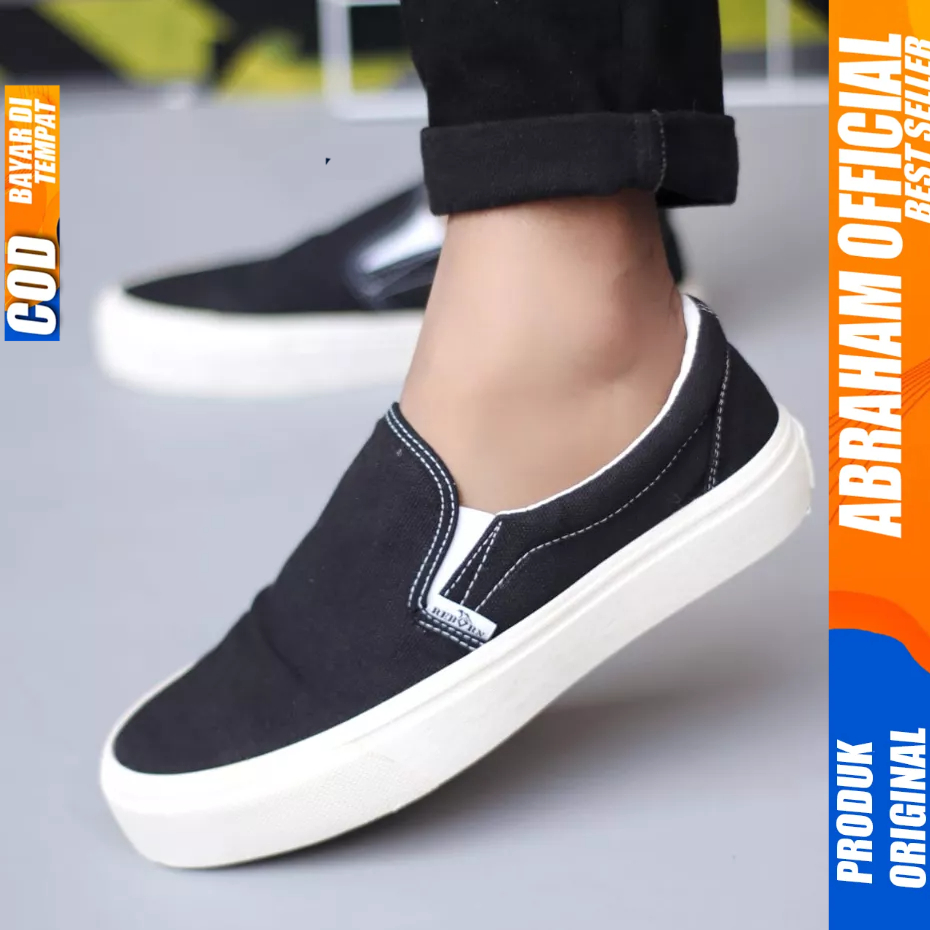 Sepatu Casual Sneakers Slip On Hitam Pria