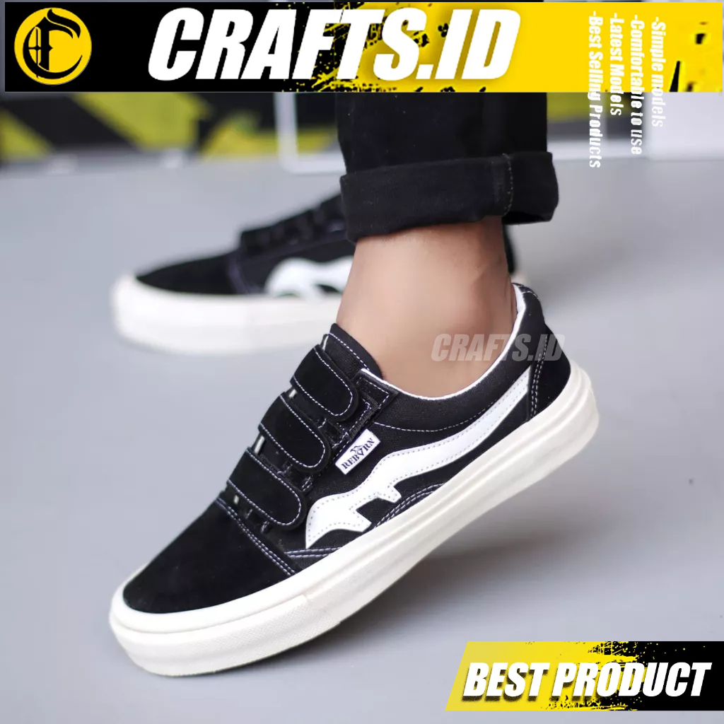 Sepatu Kasual Sekolah Sneakers Hitam Pria