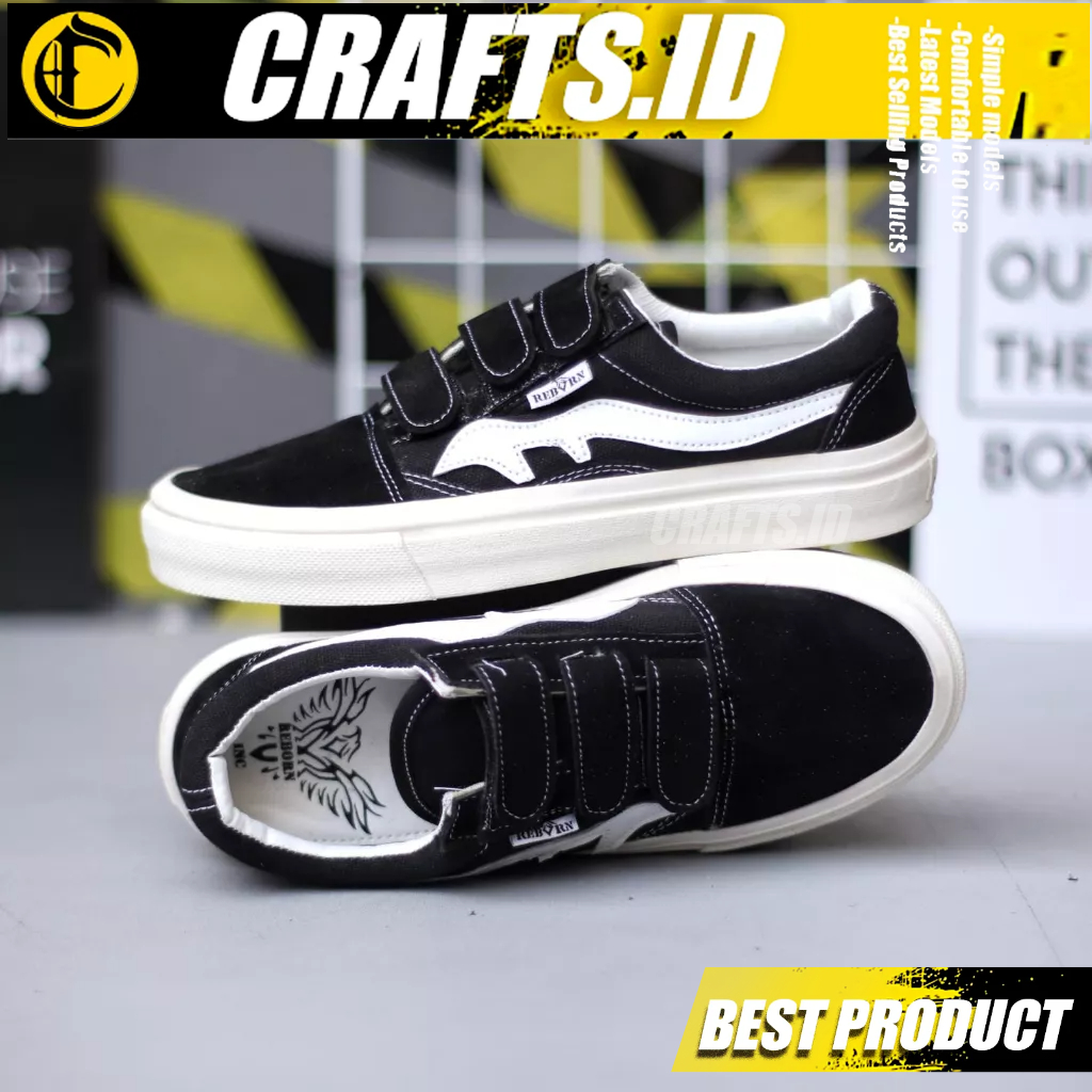 Sepatu Kasual Sekolah Sneakers Hitam Pria