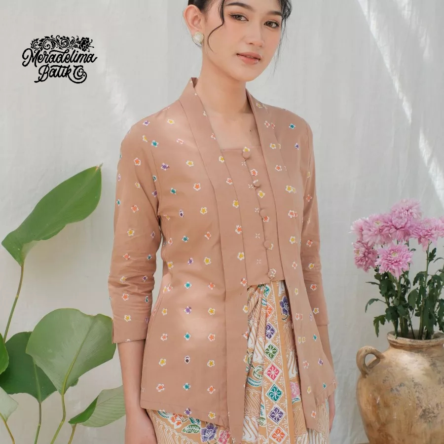 Kebaya Kutubaru Etnik Jasmine Lengan 7/8 Meradelima Katun Cokelat