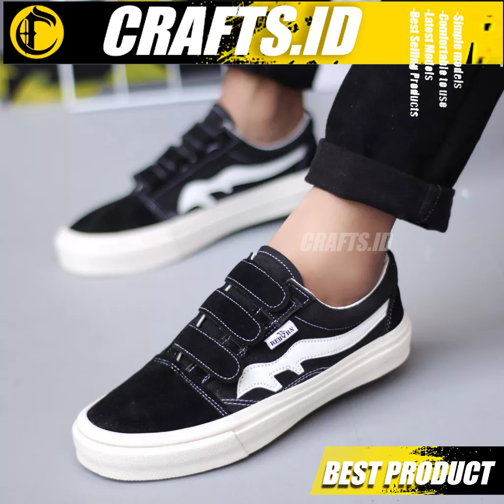 Sepatu Kasual Sekolah Sneakers Hitam Pria