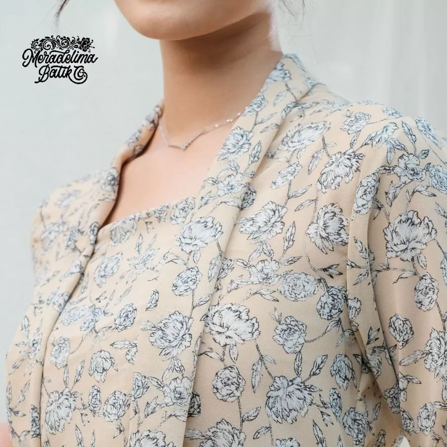 Kebaya Kutubaru Adelia Lengan 7/8 Meradelima Sifon Cream