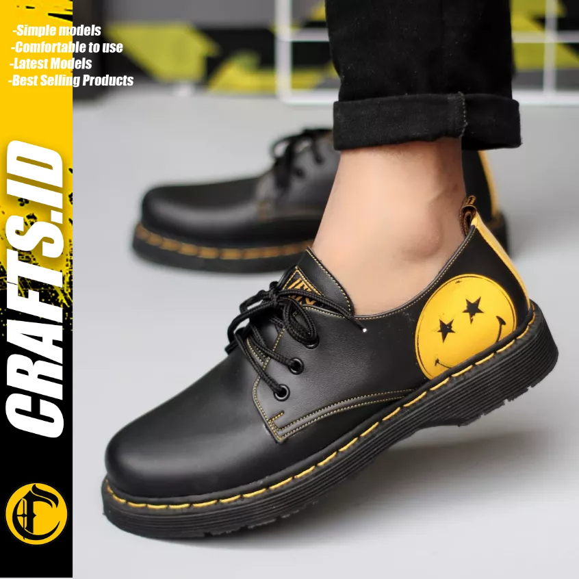 Crafts Smile - Sepatu Formal Docmart Low Boots Motif Smile Hitam Pria