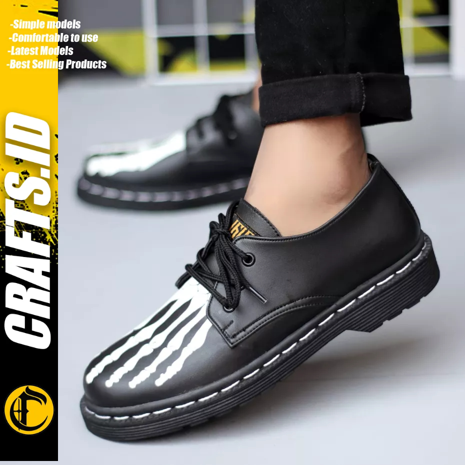 Crafts Smile - Sepatu Formal Docmart Low Boots Motif Smile Hitam Pria