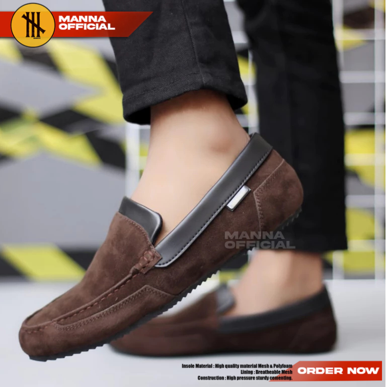 Sepatu Casual Hitam Slip-On Pria