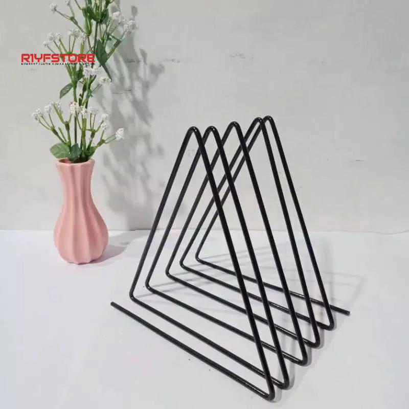 Penyangga rak buku segitiga minimalis