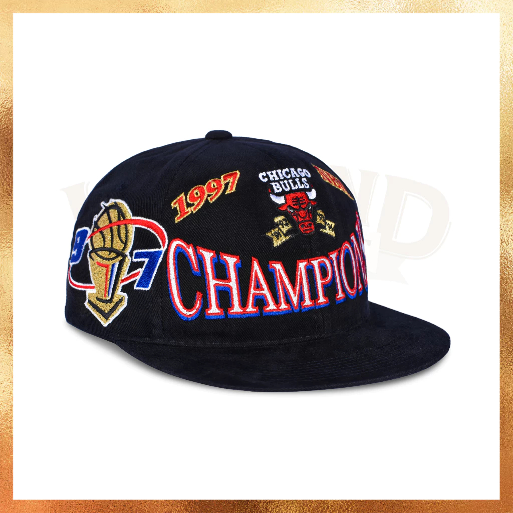 Topi Mitchell and Ness Chicago Bulls 1997 Champions Trophy Deadstock Fit Black Hat Original