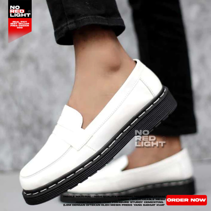 Sepatu Loafers Pria Putih Docmart