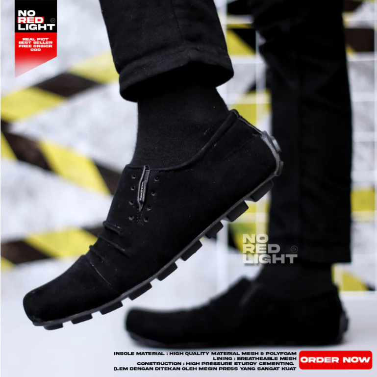 Sepatu Casual Slip-On Hitam Pria