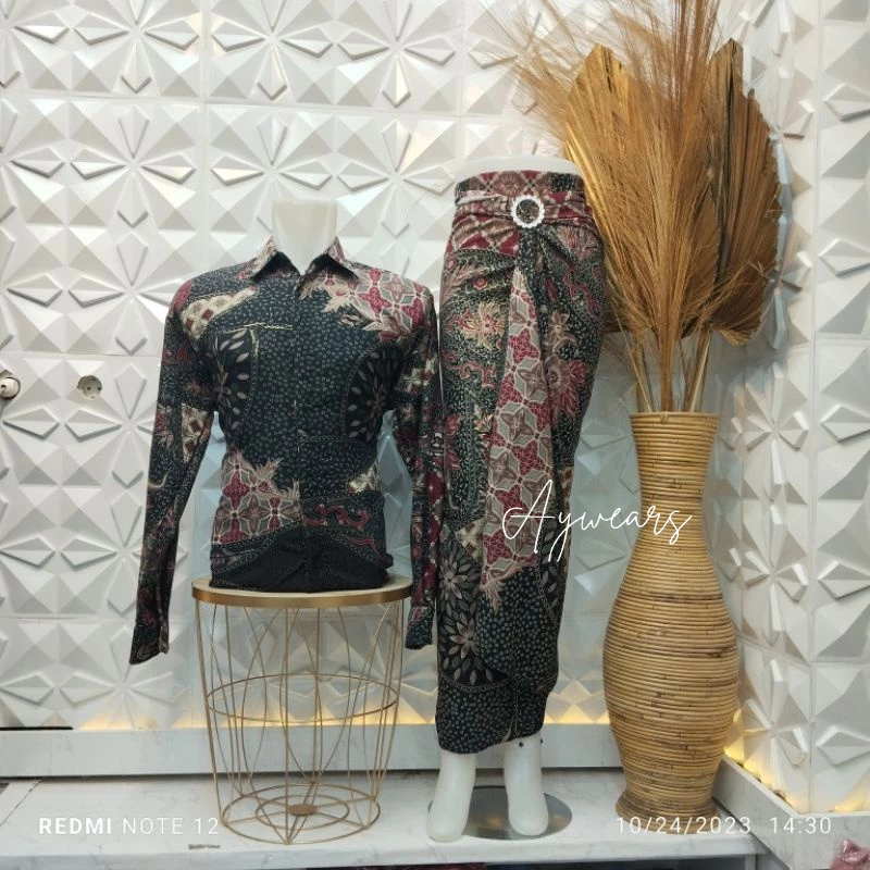 Aywears - Batik Couple / Kemeja batik Sr Maroon / Batik seragaman/ Kemeja batik lengan Panjang Dan R
