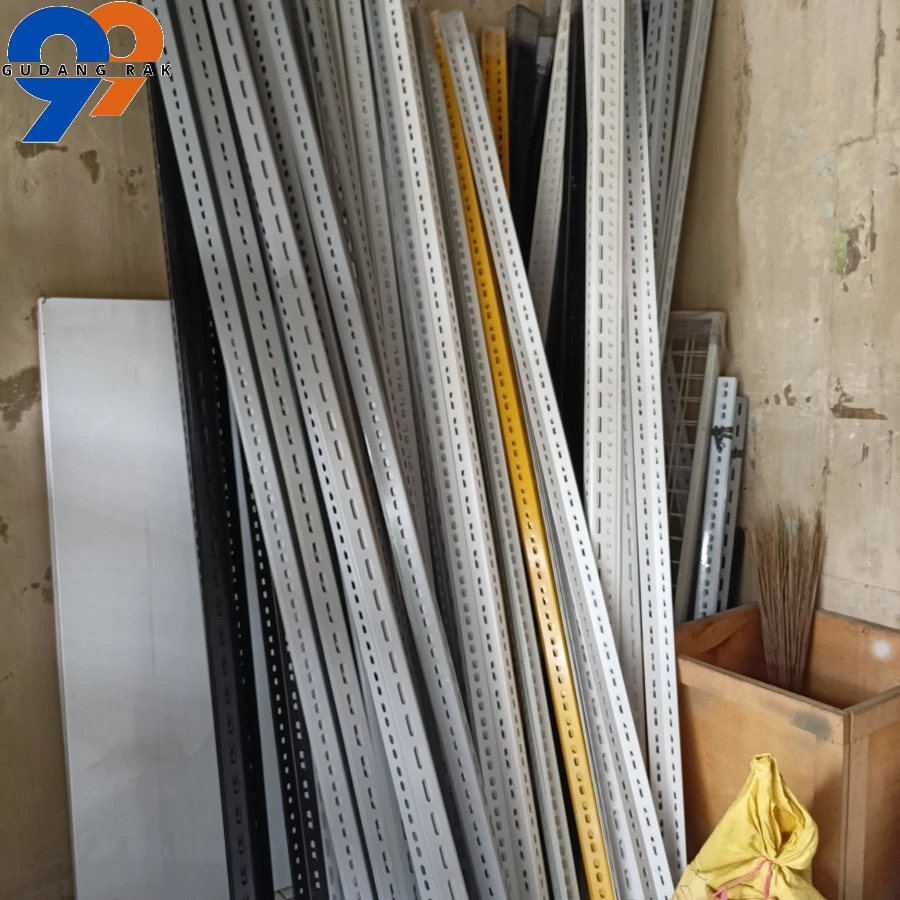 Tiang Besi Siku Lubang Serbaguna Ukuran 200cm