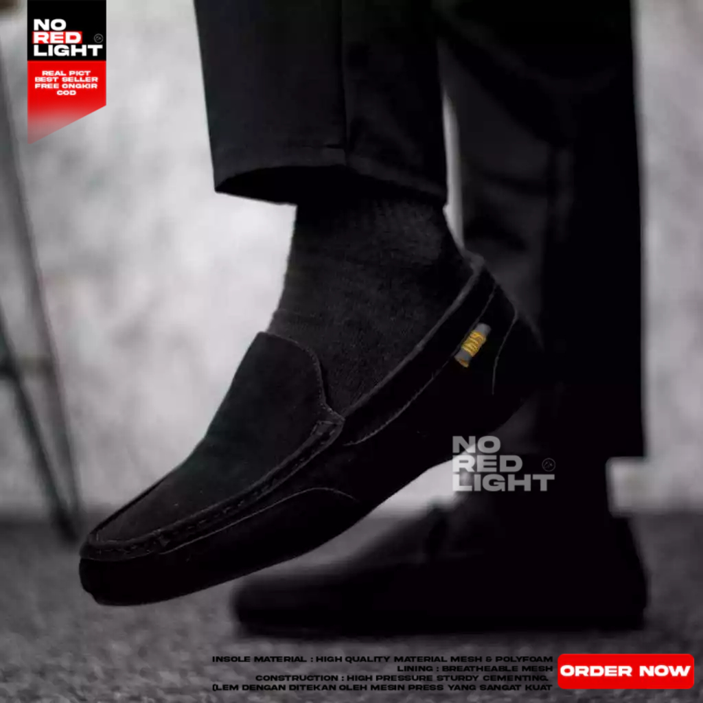 Sepatu Casual Slip-On Pria Hitam