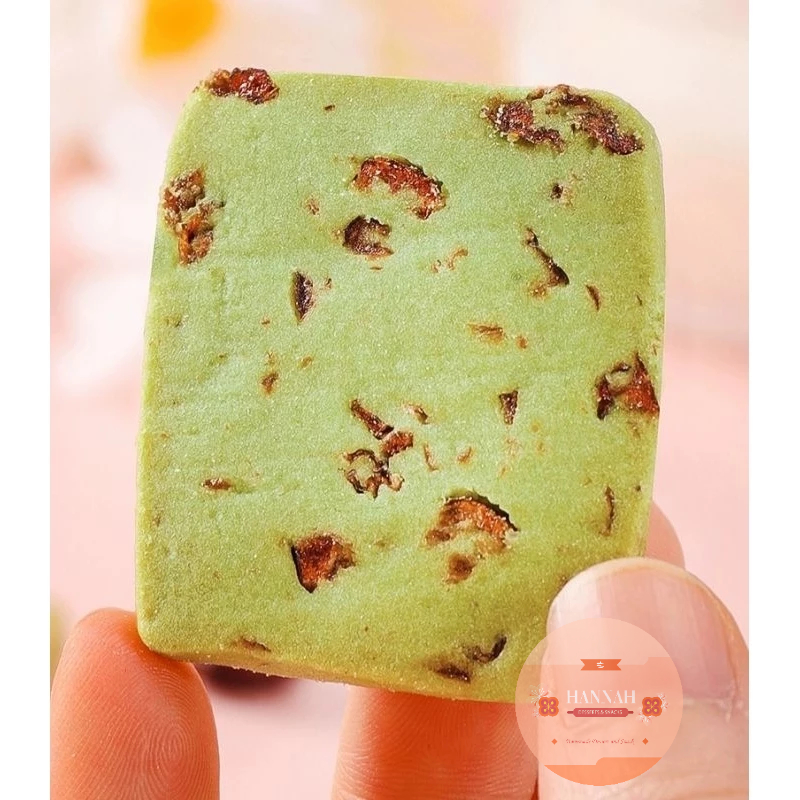

Cemilan Premium Crispy Butter Cookies Matcha with Cranberry Toples - Snack Sehat Matcha Cookies dan Cranberry Dijamin HALAL