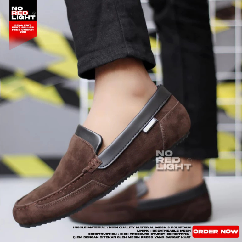 Sepatu Casual Hitam Slip-on Pria