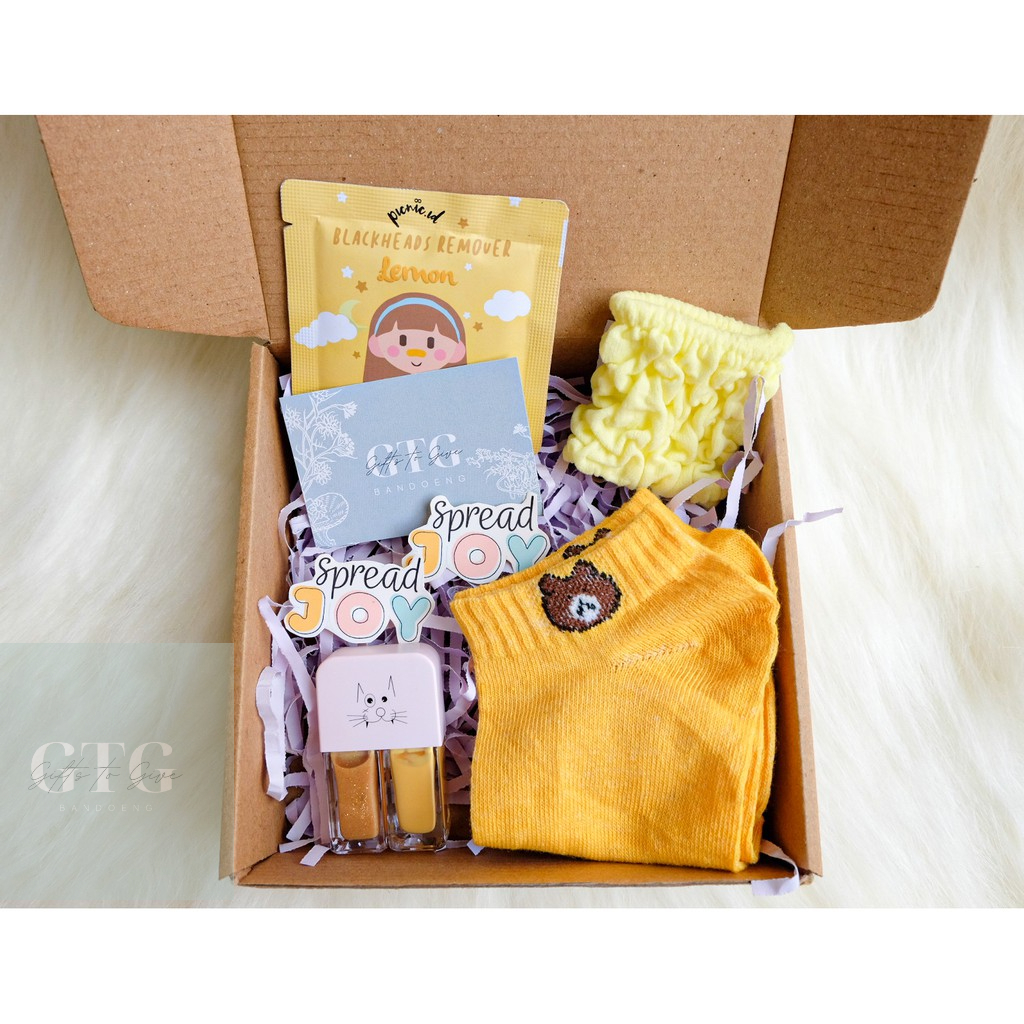 

Kotak Custom Hadiah Gift Box Kado Ulang Tahun Hampers Graduation Surprise Box Yellow Colour