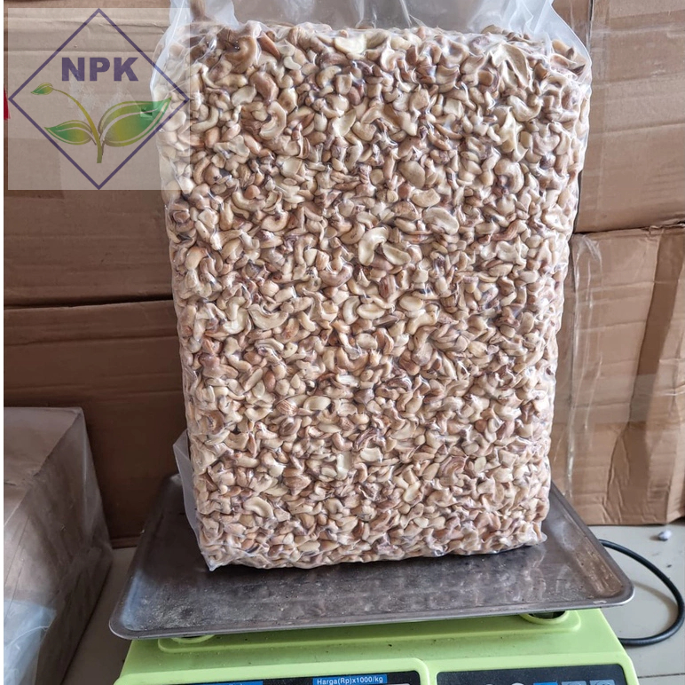 

Kacang Mete Patahan MedePecahan Mentah Bumbu Ayam Gepuk 1Kg