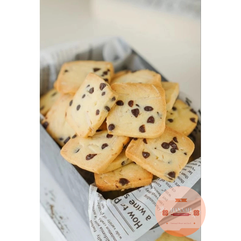 

Crispy Butter Cookies Chocochips Premium Quality - Cemilan Sehat Snack Kue Biskuit Butter Cookies dijamin HALAL