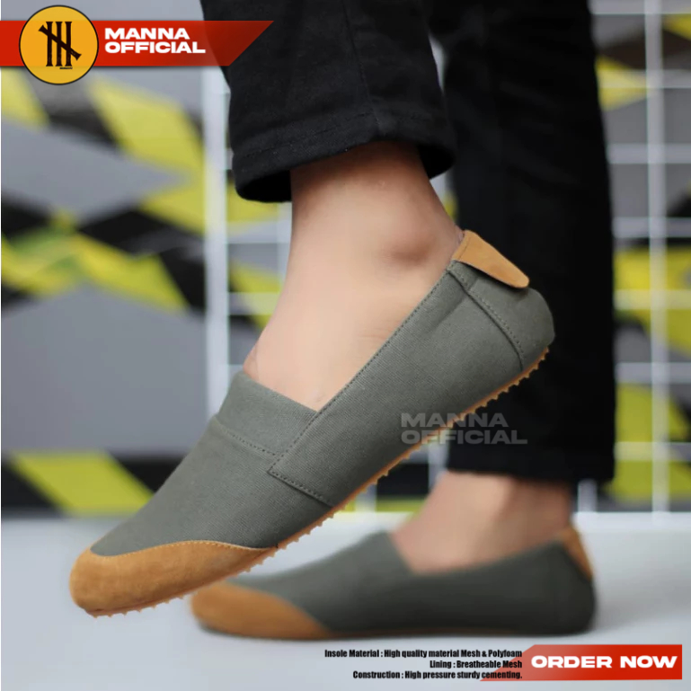 Sepatu Slip-On Casual Hitam Pria