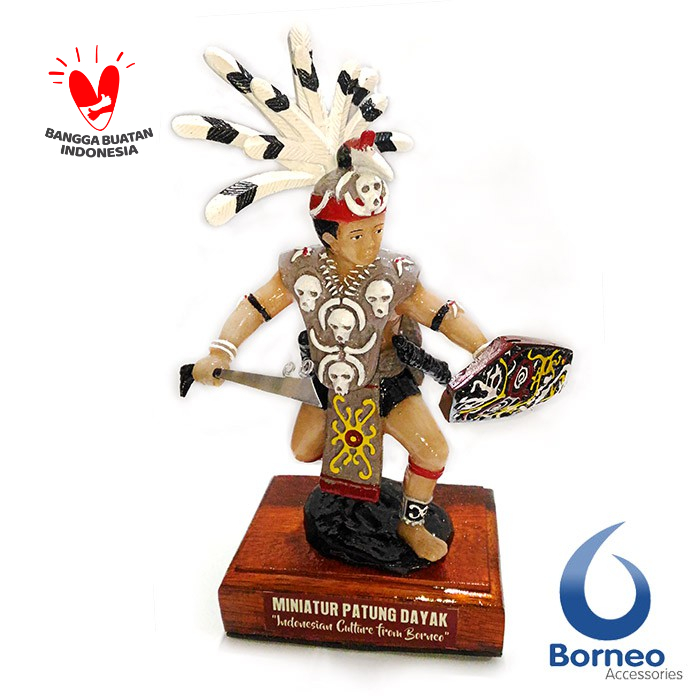 Miniatur Patung Orang Dayak Kalimantan