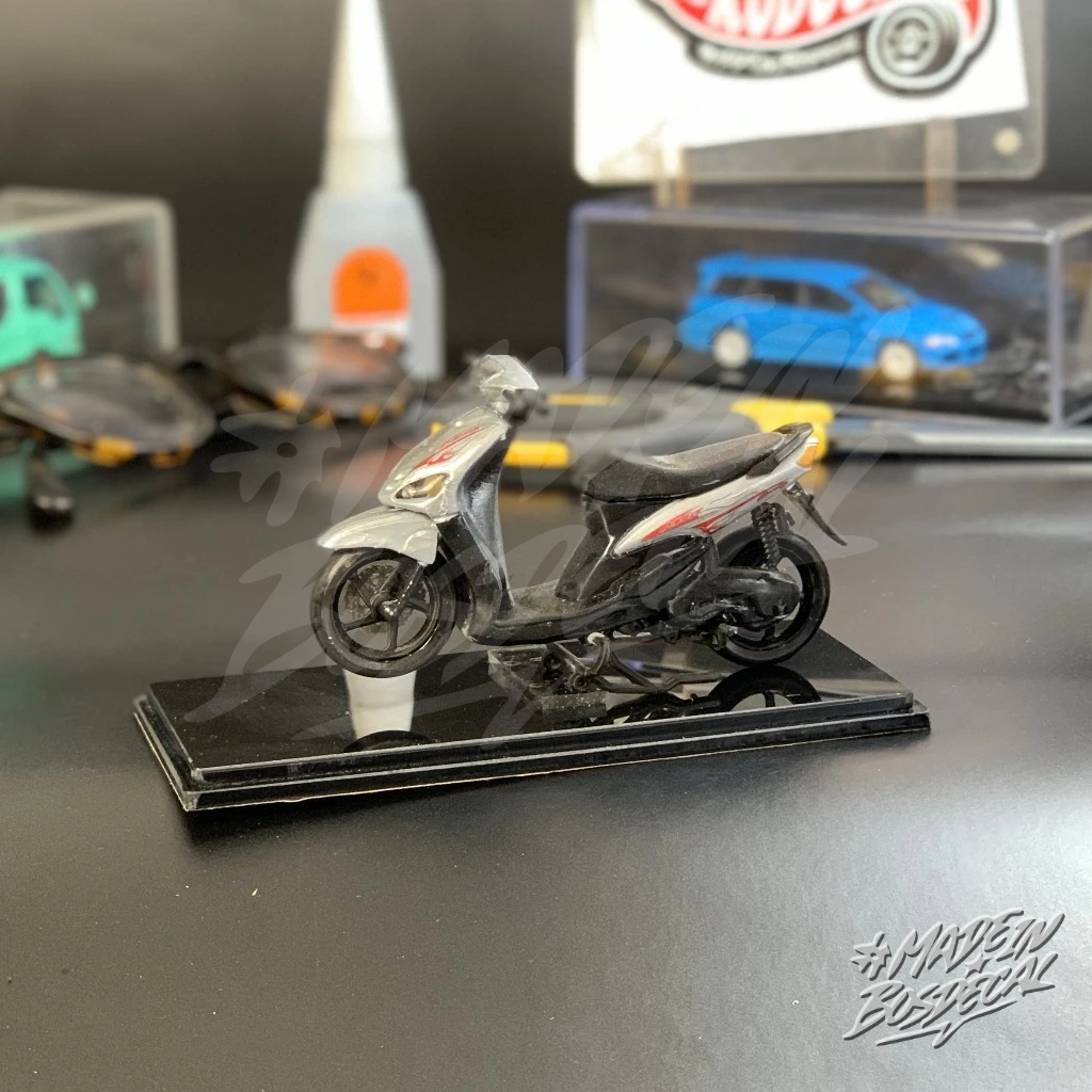 Miniatur Motor Mio Sporty Silver Biru Pink Skala 1:20