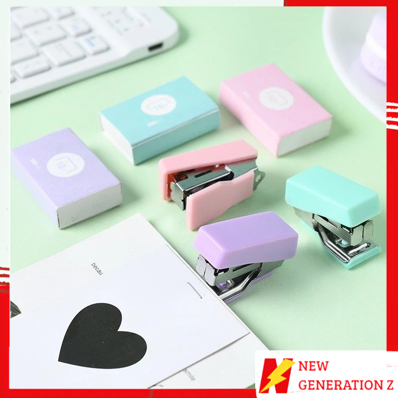 

NGZ Mini Stapler Set Macaron Color Staples Mini Ukuran Kecil Unik Kemasan Box Lucu Free Isi Warna Pastel Perlengkapan Kantor