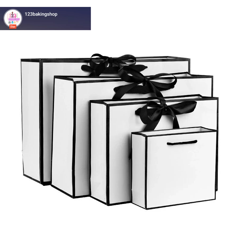 

PAPERBAG HITAM PUTIH (PITA)/ TAS HAMPERS GOODIEBAG FANCY/TAS GIFT SOUVENIR KADO WEDDING CLASSIC/TAS PAPERBAG HAMPERS HITAM PUTIH GIFT SOUVENIR BINGKISAN SNACK / KANTONG SOUVENIR HAMPERS GOODIEBAG TAS KARTON HAMPER TAS KADO SOUVENIR