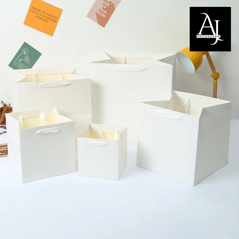 

[Satuan] Paperbag kotak 25x25 cm Box Alas Ulang tahun White Black Brown
