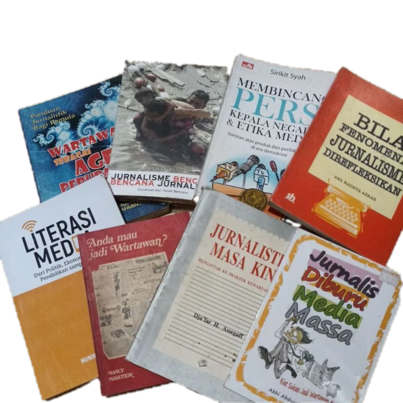 Buku jurnalistik pers wartawan mass media media literasi