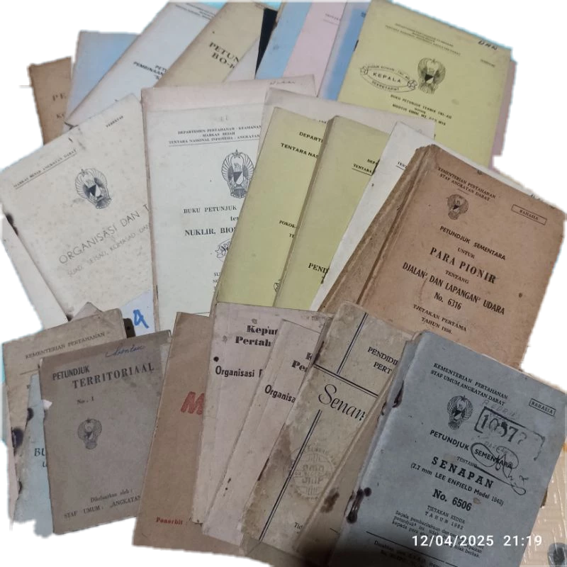 buku lama pendidikan militer politik sejarah langka abri keamanan senjata latihan