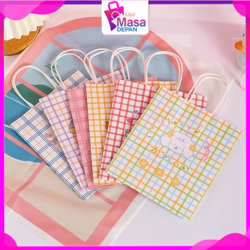 

MMD Paperbag Karakter Kartun Beruang Lucu Goodie Bag Motif Rabbit & Bear Tas Jinjing Serbaguna Bingkisan Hadiah Hampers Ulang Tahun Anak Kotak Souvenir Kantong Tentengan Bingkisan Paper Bag Kertas Mini Lucu Aesthetic