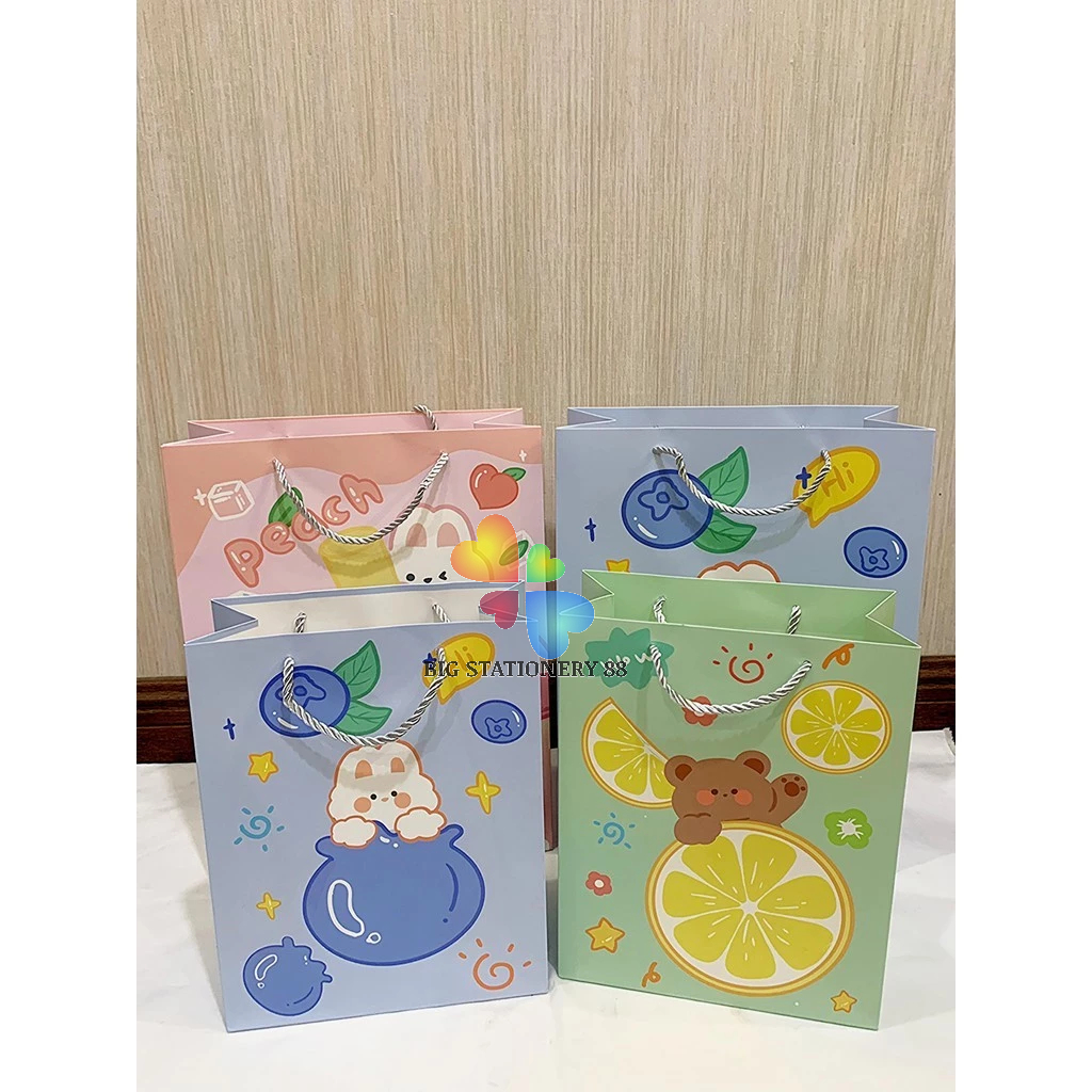

PAPER BAG IMPOR FRUIT BEAR LUCU KECIL/SEDANG /GOOLDIE BAG/ PAPER BAG ULTAH LUCU BEAR