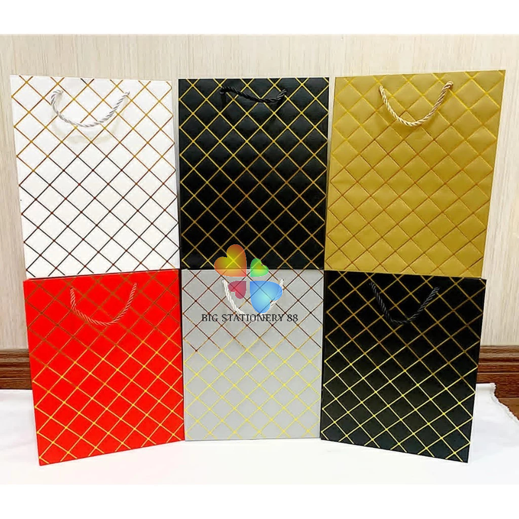 

PAPER BAG IMPOR MEWAH TIKAR PETAK LIST EMAS TEGAK KECIL/BESAR / PAPER BAG SOUVENIR/ TAS BAG/ GOOLDIE BAG