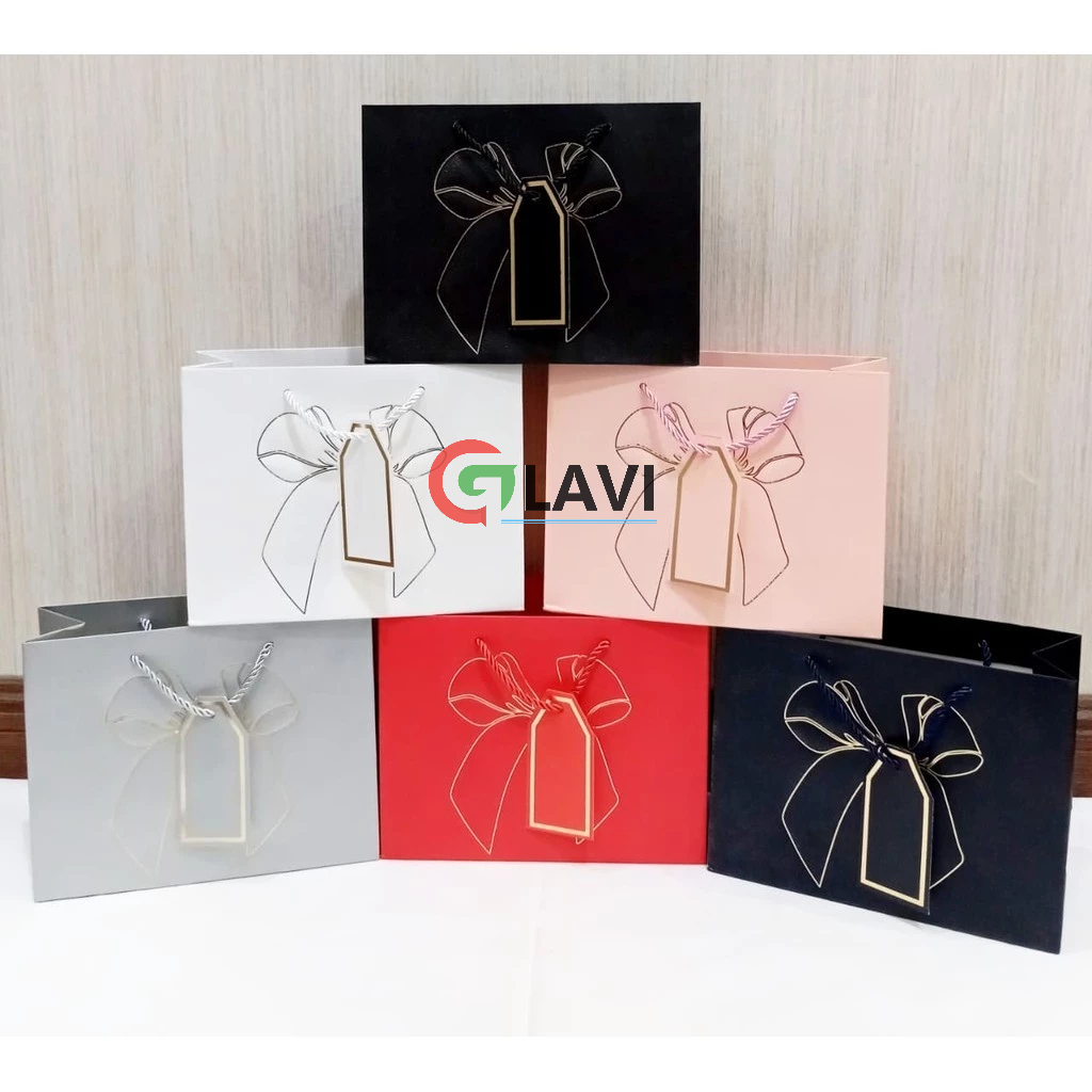 

PAPER BAG IMPOR MEWAH ABSTRAK TEGAK MELINTANG SALUR EMAS IKAT TIMBUL, PITA, BUNGA RANTAI /GOODIE BAG /TAS BAG /TAS SOUVENIR /