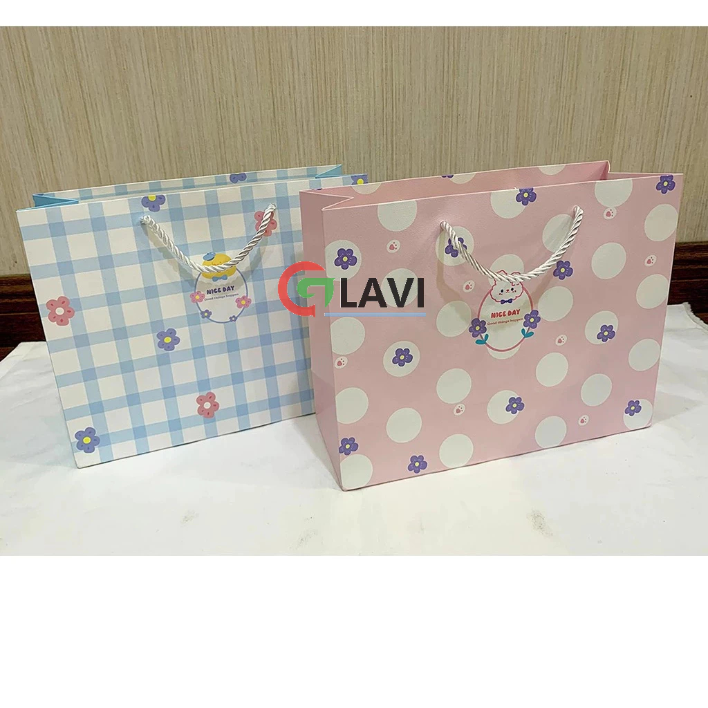 

PAPER BAG KECIL MELINTANG MOTIF LUCU NICE DAY BEAR / PAPER BAG IMPOR / PAPER BAG LUCU / GOOLDIE BAG