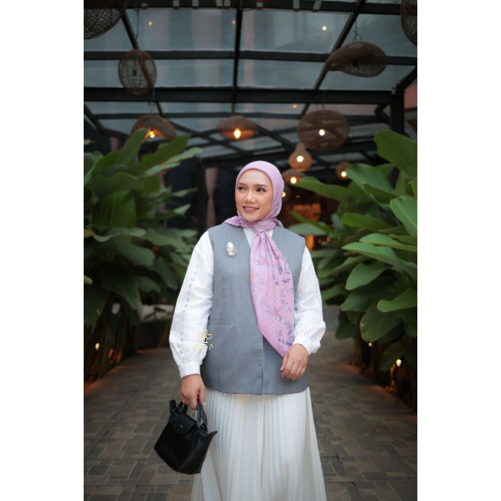 Hijab Voal Segiempat Azalea Series Punch | Scarves by Rina Anggraini | Motif bunga | Pink | Pastel