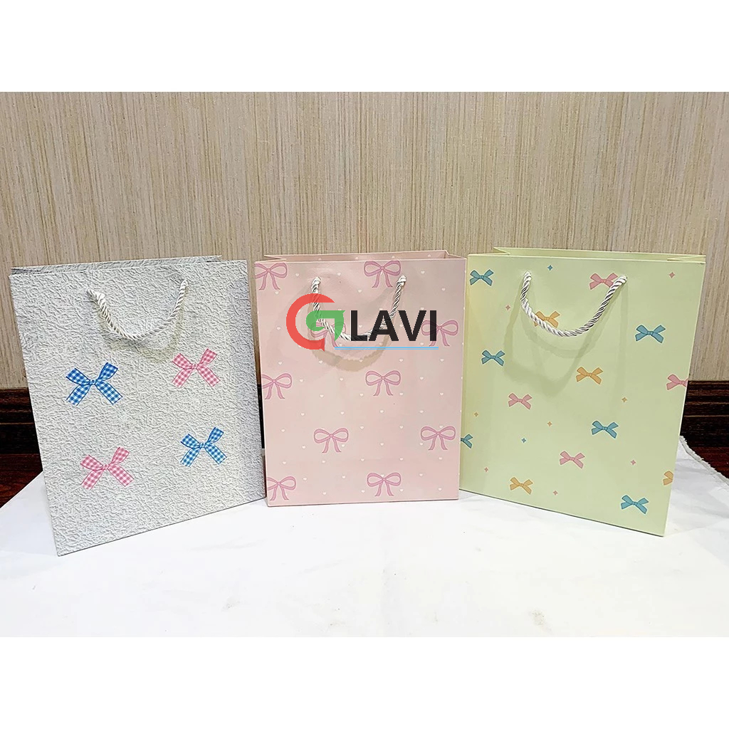 

PAPER BAG IMPOR TEGAK KECIL/SEDANG/BESAR/MELINTANG/GOODIE BAG/PAPER BAG FANCY/TAS HADIAH ULTAH/HAND BAG