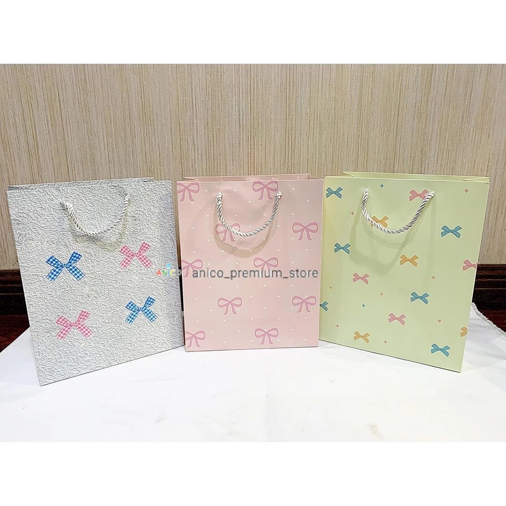 

PAPER BAG IMPOR TEGAK KECIL/SEDANG/BESAR/MELINTANG/GOODIE BAG/PAPER BAG FANCY/TAS HADIAH ULTAH/HAND BAG