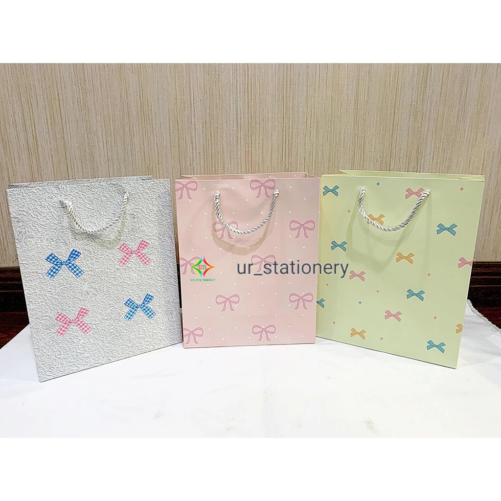 

PAPER BAG IMPOR TEGAK KECIL/SEDANG/BESAR/MELINTANG/GOODIE BAG/PAPER BAG FANCY/TAS HADIAH ULTAH/HAND BAG