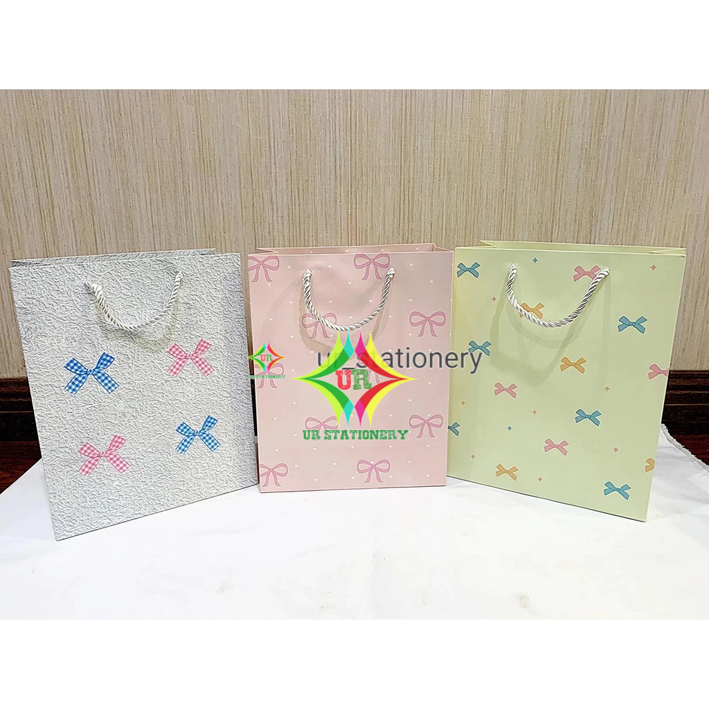 

PAPAPER BAG PITA POLOS TEGAK KECIL IMPOR / PAPER BAG LUCU / PAPER BAG FANCY /GOOLDIE BAG IMPOR