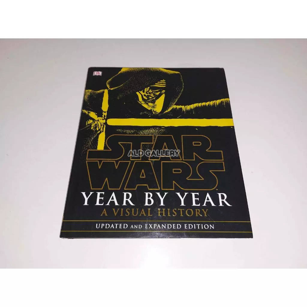 Buku Star Wars "STAR WARS YEAR BY YEAR : A VISUAL HISTORY (Updated and Expanded Edition)"
