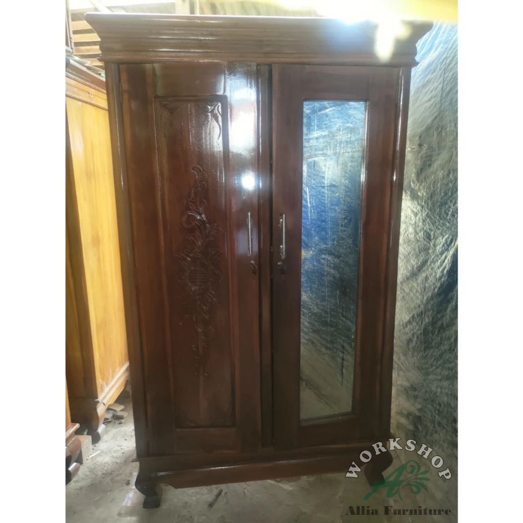 Lemari Pakaian Kayu Jati 2 Pintu dengan 1 Pintu Kaca Model Gereja