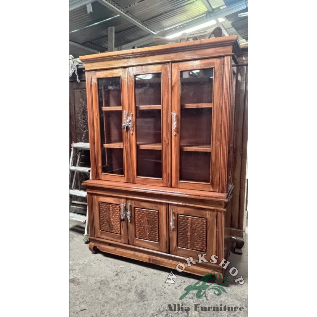 Lemari Pajangan Hias 3 Pintu Kayu Jati Model Minimalis model Kotak