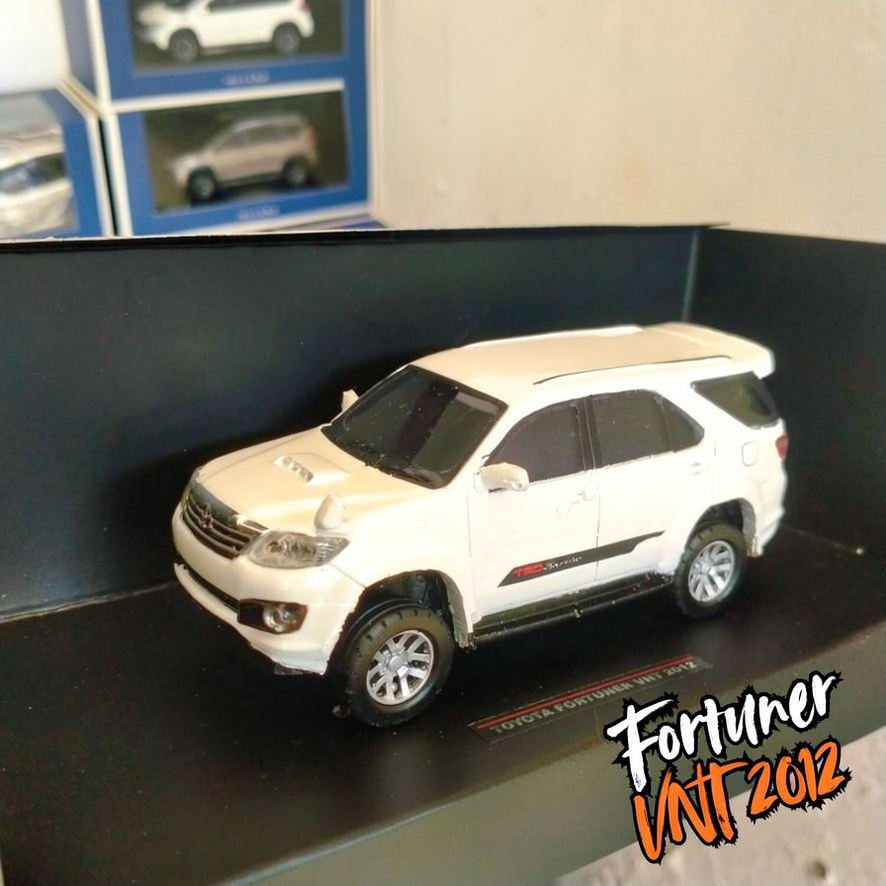 Diecast Miniatur Toyota Fortuner VNT 2012, Replika Fortuner VNT skala 1:43 bisa request warna & plat