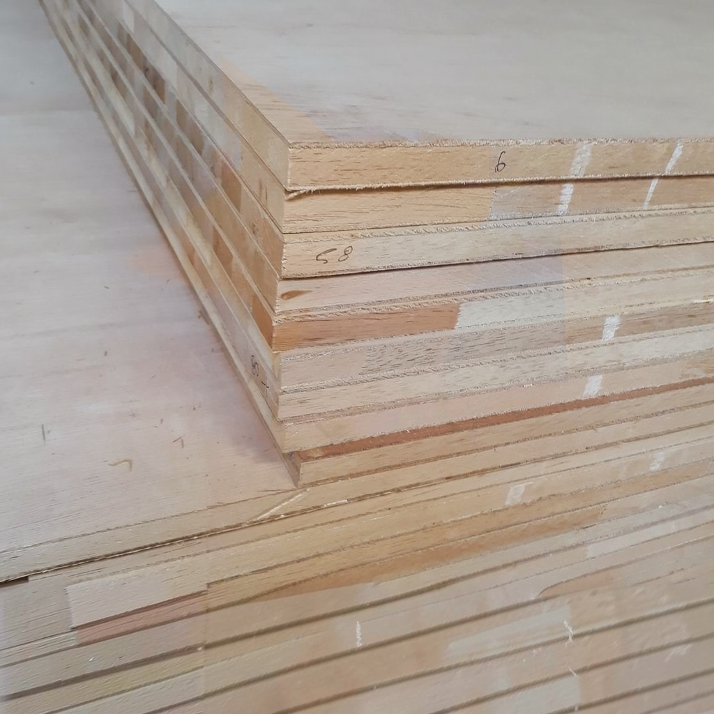 Blockboard 18mm 4X8 MC Export Ukuran 122 x 244cm