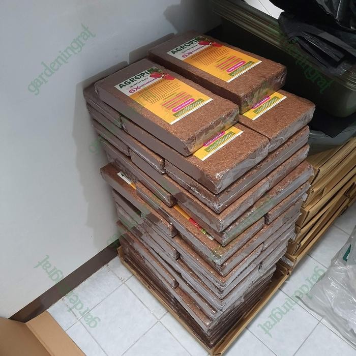 (Expert) CocoPeat Premium Low EC AGROPIN, Coco Peat BLOCK 1 kg Super Expandable